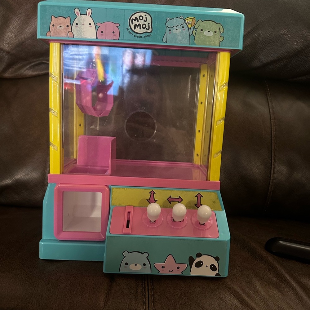 Moj Moj Colorful Claw Machine Toy with 22 coins and 41 Easter eggs and 10 prizes